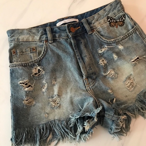 🦋Zara Butterfly Distressed Jean Shorts! - Picture 5 of 9